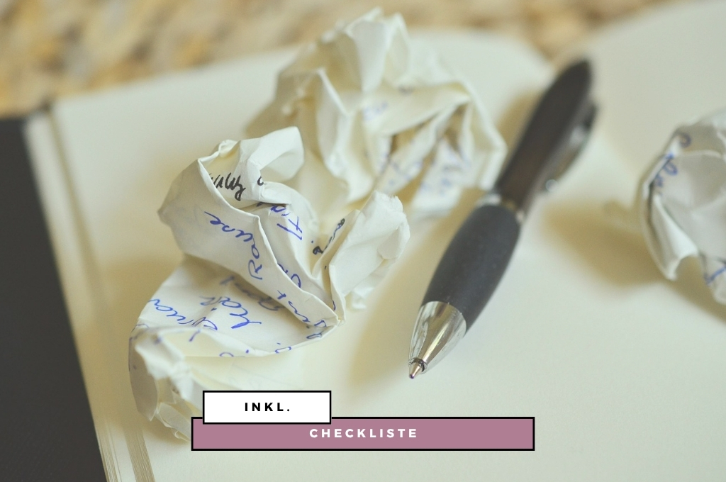 Zerknülltes Papier und Stift