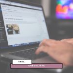 OnPage SEO: Hände tippen auf Laptop mit Wordpress-Umgebung
